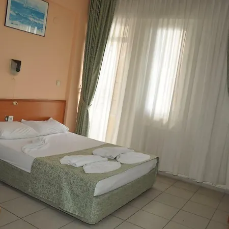 Cleopatra Alis 3*